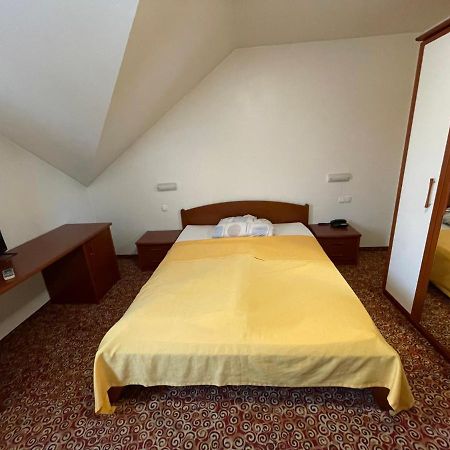 Gostisce Senica Hotell Senovo Exteriör bild