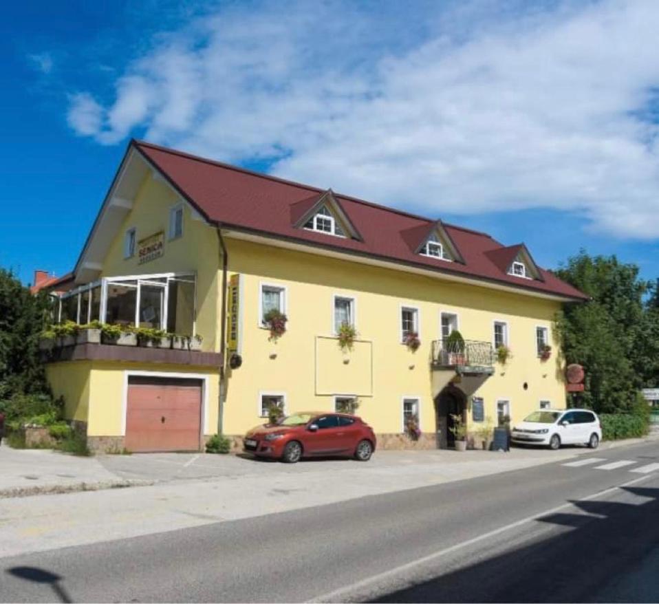 Gostisce Senica Hotell Senovo Exteriör bild