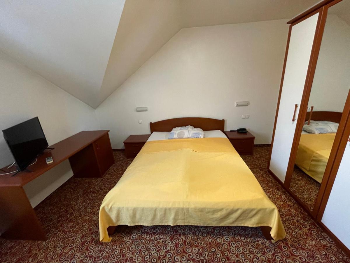 Gostisce Senica Hotell Senovo Exteriör bild