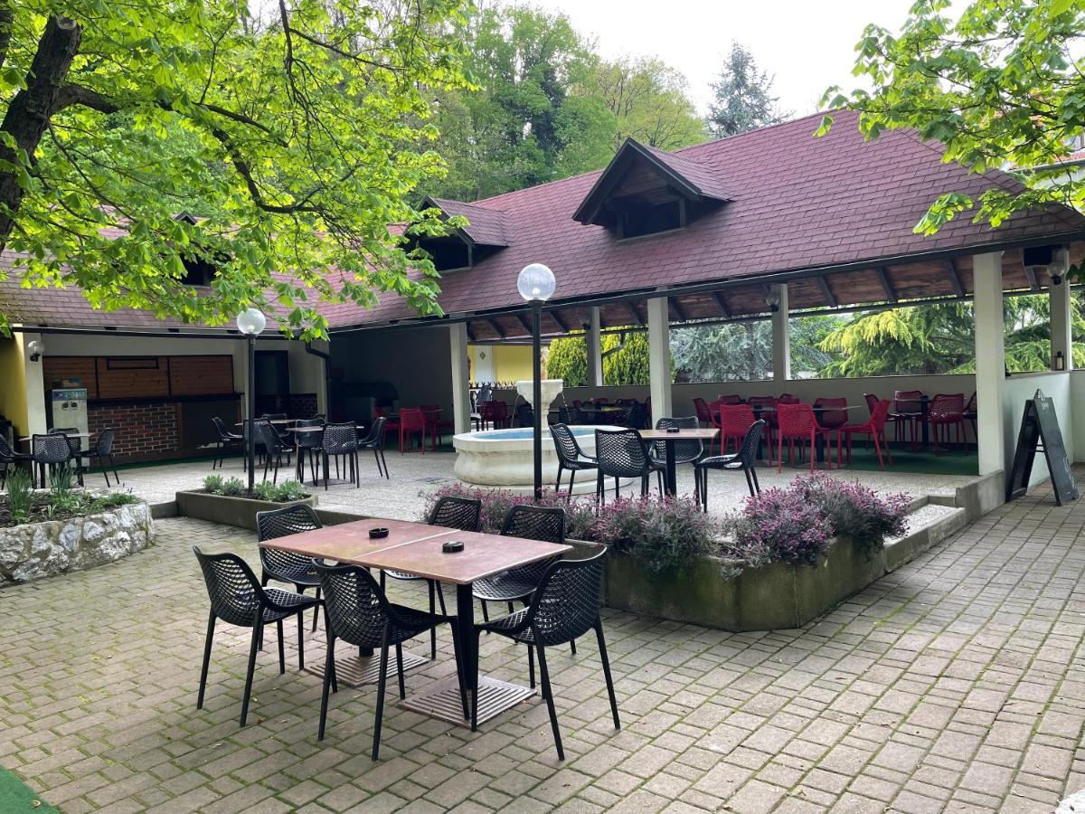 Gostisce Senica Hotell Senovo Exteriör bild