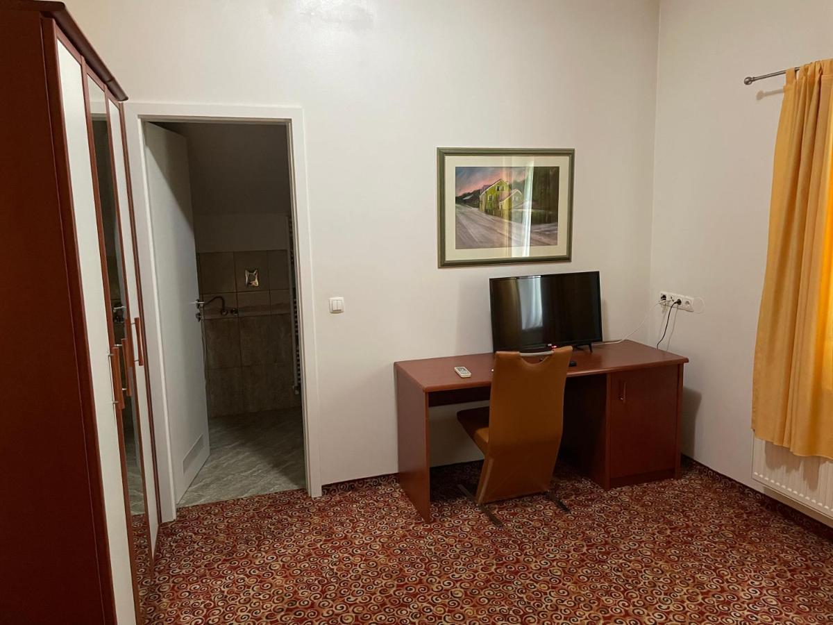 Gostisce Senica Hotell Senovo Exteriör bild