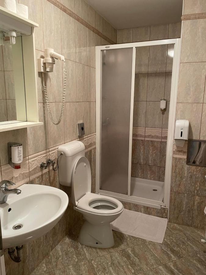 Gostisce Senica Hotell Senovo Exteriör bild
