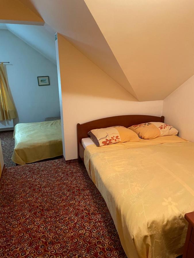 Gostisce Senica Hotell Senovo Exteriör bild