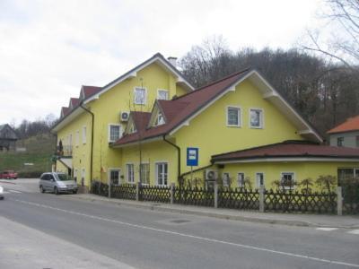Gostisce Senica Hotell Senovo Exteriör bild